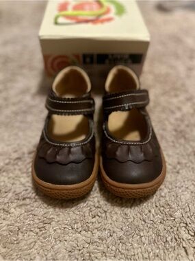 Livie & Luca Ruche – RARE!! Mocha Classic Smooth Leather – Size 8 🤎